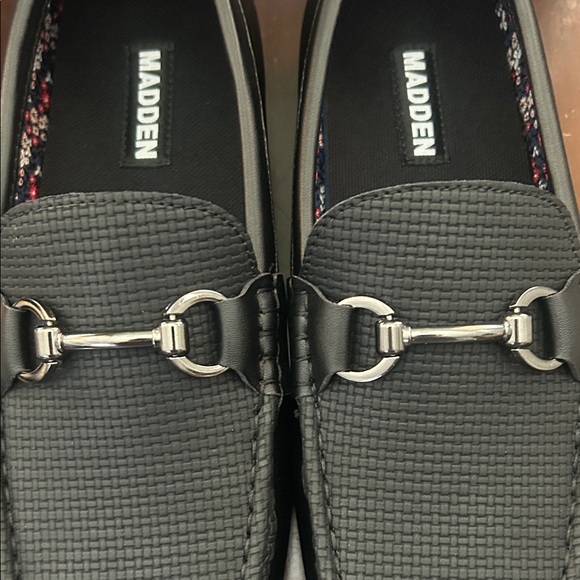 Madden M-dawnn Black Textured everyday , Loafers with Silver Accents, size 8